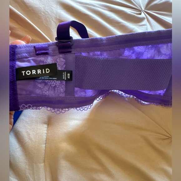 Torrid Purple Lace Convertible Strapless Bra. Size 40B - Picture 3 of 7